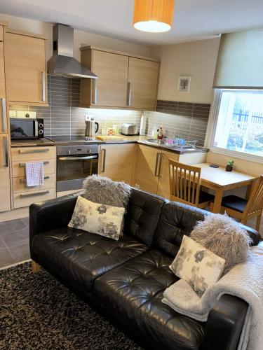 Peel House Apartments - Great for Professionals & Weekends Away