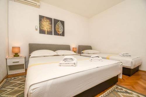 Apartment Željko - large terrace - image 8