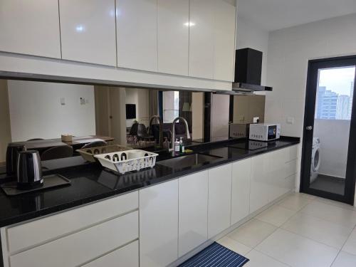 Reizz Residence by Perkasa Suites - image 11