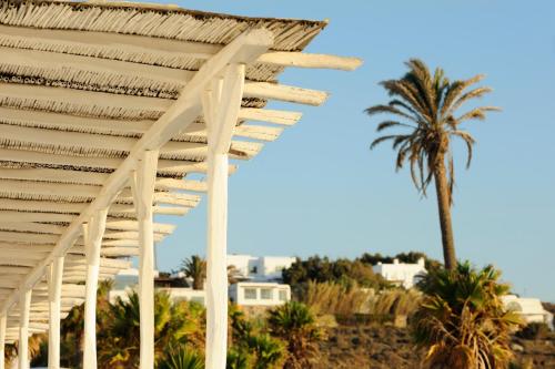 Mykonos Beach Hotel - image 9