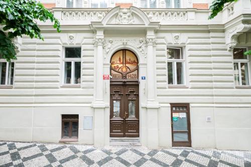 Prague Days - 3BDR Apartments with Terrace in Residential Vinohrady - image 3