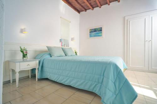 Double or Twin Room with Sea View image 5