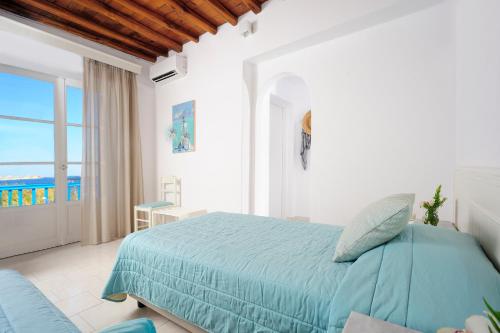 Double or Twin Room with Sea View image 7