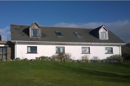 1-Bed Apartment with Sea View Sleeps 3 in Олтбі