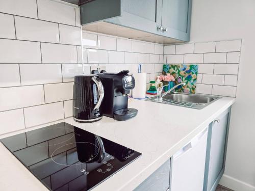 Stylish Central Studio | Walk to Notting Hill - image 3