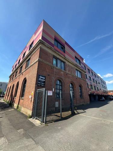 Stylish 2 Beds w/ Free Parking near Old Trafford, Manchester (foto 5)
