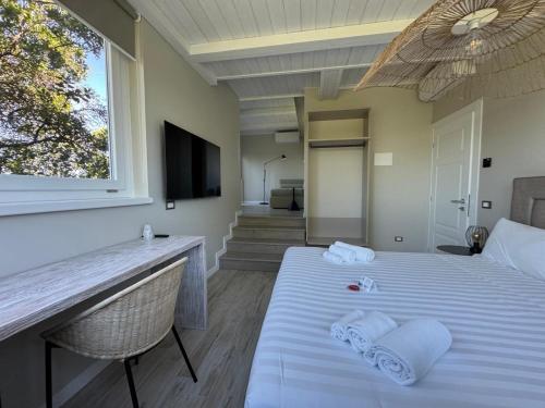 1 king bed, 1 sofa bed