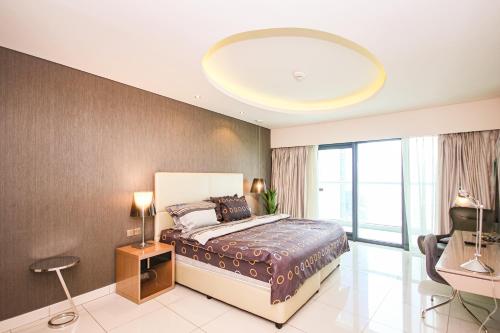 Luxury Fully Furnished 1BHK With Burj Khalifa View at paramount Towers, Dubái