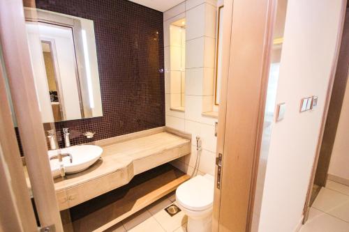 Luxury Fully Furnished 1BHK With Burj Khalifa View at paramount Towers, Dubai (foto 8)