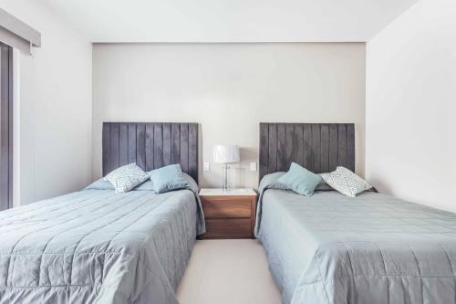 Cozy 2BR House 2 min to the Beach - Pool - Terrace