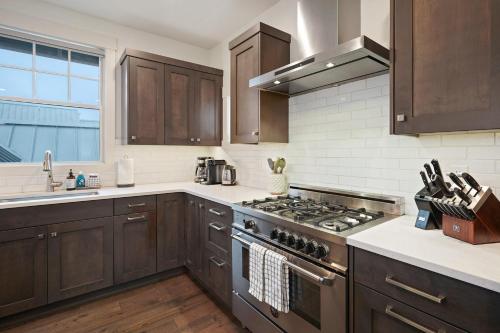 Cairn Luxury Vacation Rentals at Bend - image 5