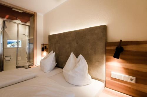 Aparthotel Dorfplatzl Garni Apartments & B&B - Accommodation - Tux