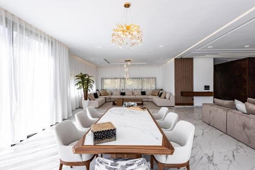 Villa Indigo in Mathe IA