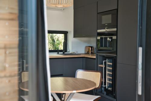 Escapade luxe avec bain nordique privatif au bord du canal in Mormant-sur-Vernisson