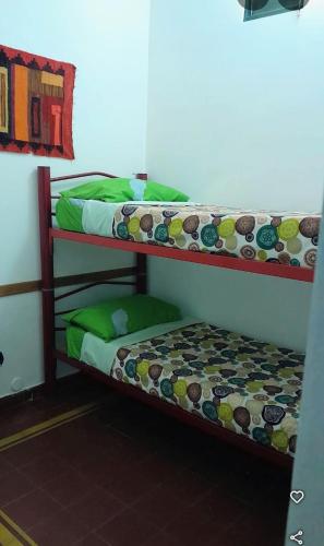 6 twin beds