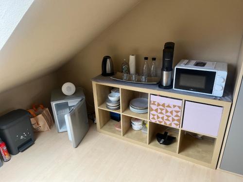 Konyha, DG-Appartement mit Bad in Kelkheim (Taunus)