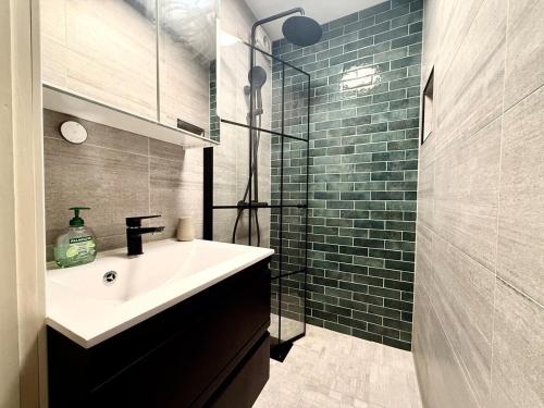 Rustic Retreat Apartment, Central & free parking ! in Trondheim