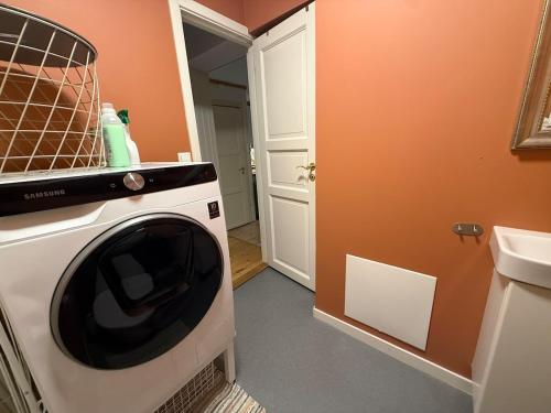 Rustic Retreat Apartment, Central & free parking ! in Trondheim