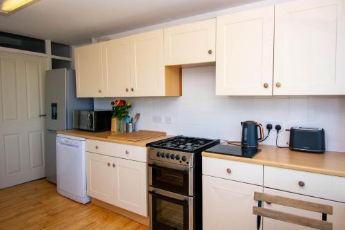 The Tempest quirky apartment with stunning views, Ilfracombe (photo 2)