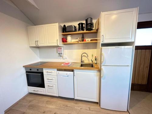 ห้องครัว, Cave Cabins in เฮลล่า