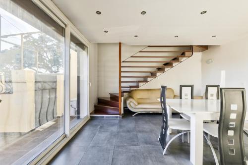 Cosy 5BR house with a lovely terrace in La Rose