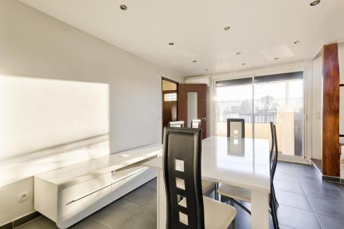 Cosy 5BR house with a lovely terrace in La Rose