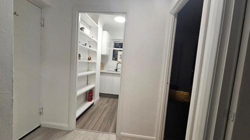 Earls Court 2 Bedroom Teraced Flat - image 13
