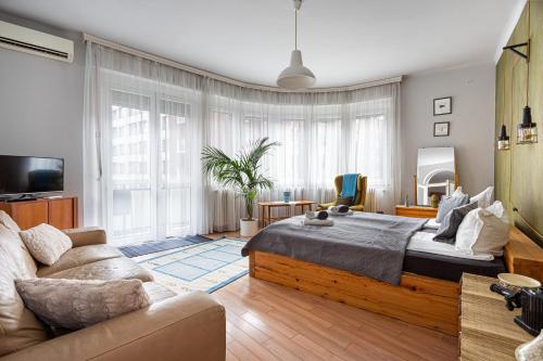 Europe Heart Apartment for 9, Budapest