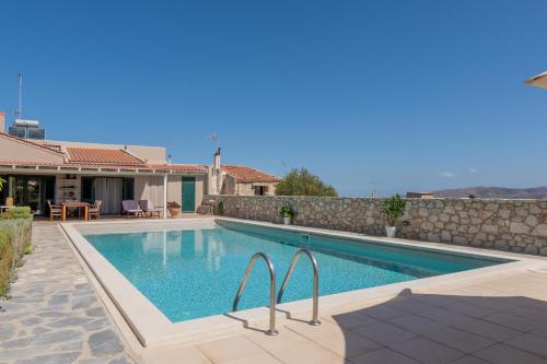 Villa Helidona with Private Pool gîte à louer Episkopí
