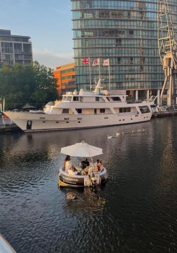 The Canary Yacht, London