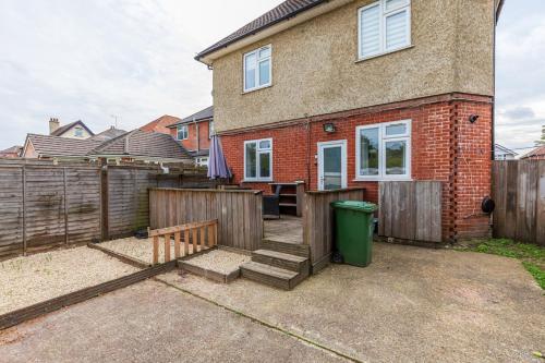 6 Bed with Private Parking in Southampton in Bitterne Park