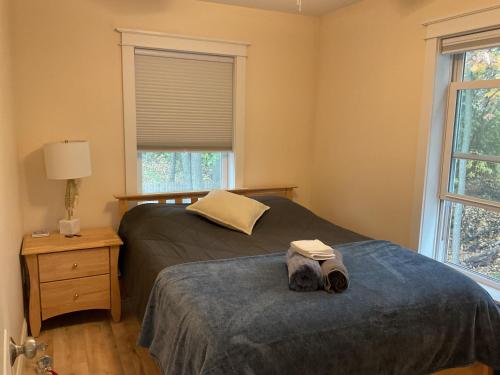 Roberts Lake House Room 2 & Room 3 & Upstairs in Colchester (Vermont)