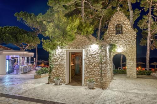 Castello Beach Hotel - image 6