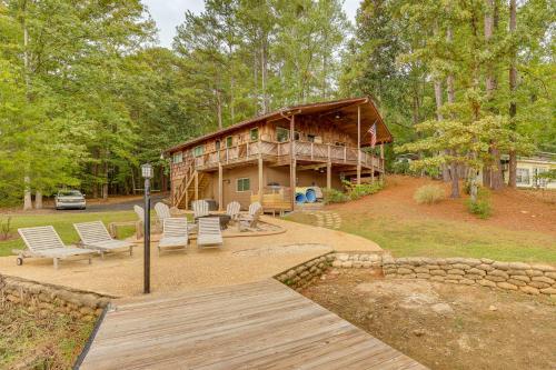 Pet-Friendly Cabin with Dock on Lake Martin! · Jacksons Gap