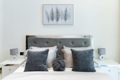 Elite 1BR at Trillionaire Residences Business Bay, Dubai