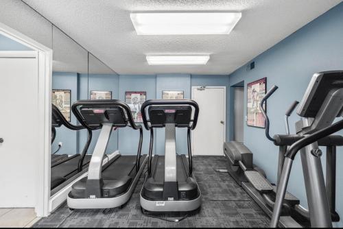 Elegant Hollywood Retreat - Spacious 2BR 2BA Condo with Resort-Style Amenities, Los Angeles (fotografie 7)