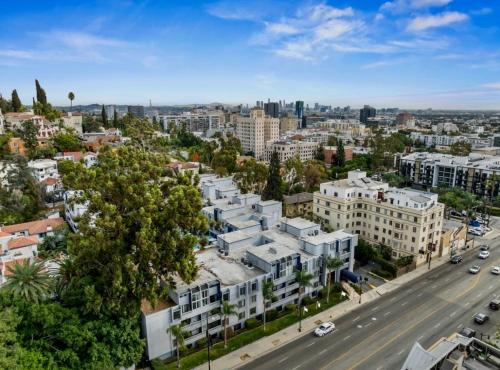 Elegant Hollywood Retreat - Spacious 2BR 2BA Condo with Resort-Style Amenities, Los Angeles (fotografie 5)