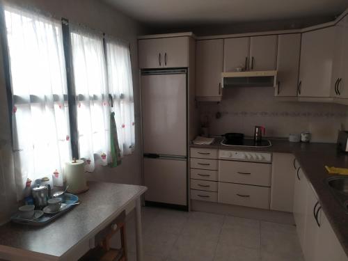 Kitchen, Habitacion 3 personas en Toledo in Azucaica