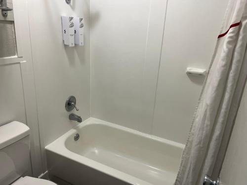 Americas Best Value Inn Kimball - image 2