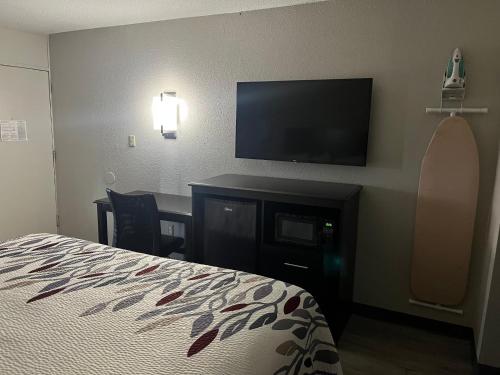 Americas Best Value Inn Kimball - image 11