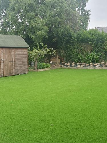 2BR Detached Bungalow w/Parking