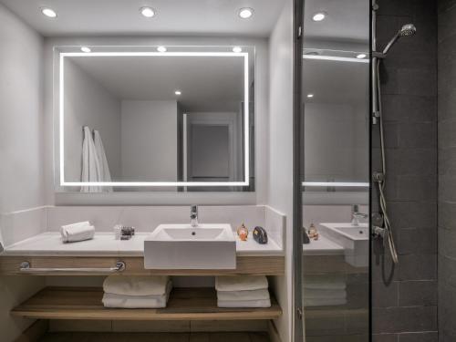 Deluxe King Room with View