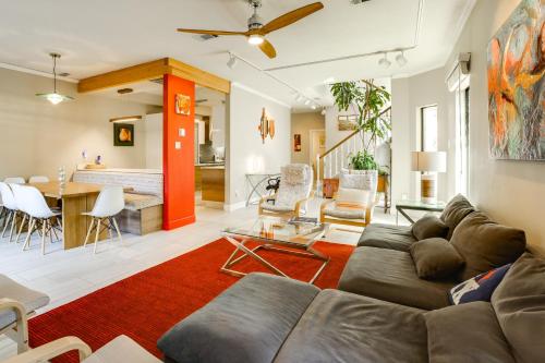 Remote-Work Friendly Houston Home with Backyard!, Houston