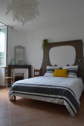 1 king bed, 1 twin bed