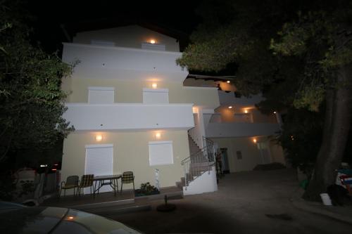 Novalja Inn 2 4