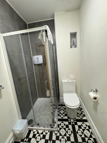 ห้องน้ำ, Unit 5 Stunning Oceanview Apartment in โคฟ