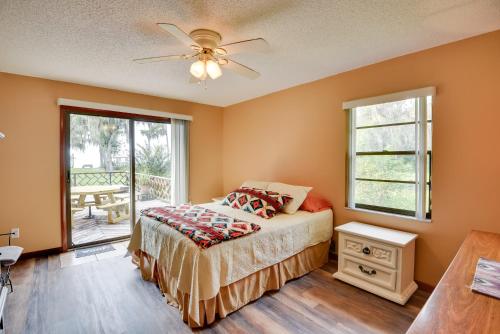 Pirate Cove Home in Welaka Dock and River Access! in East Palatka (FL)