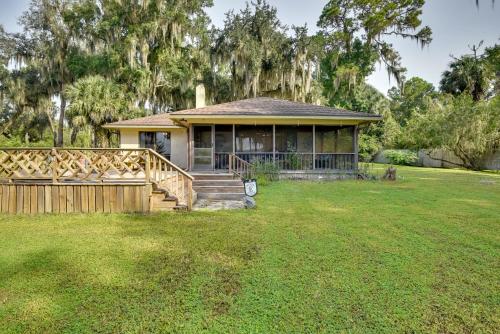 Pirate Cove Home in Welaka Dock and River Access! in East Palatka (FL)