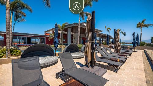 Cozy Apt with Private Terrace - Pool - King Beds