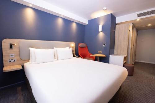 Holiday Inn Express Windsor an IHG Hotel - image 35